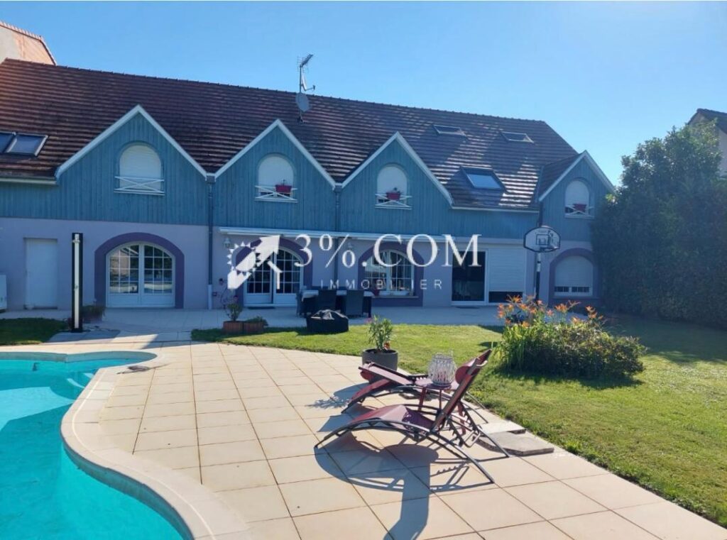3%COM Belle demeure avec piscine du 27 ares – 8 pièces – 7 chambres – 360 m²