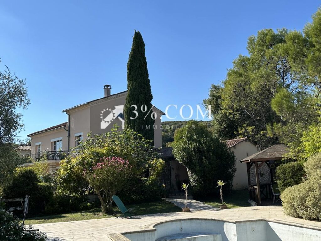 Maison de caractère 4 chambres, bureau et spacieux jardin ar – 8 pièces – 4 chambres – 183 m²