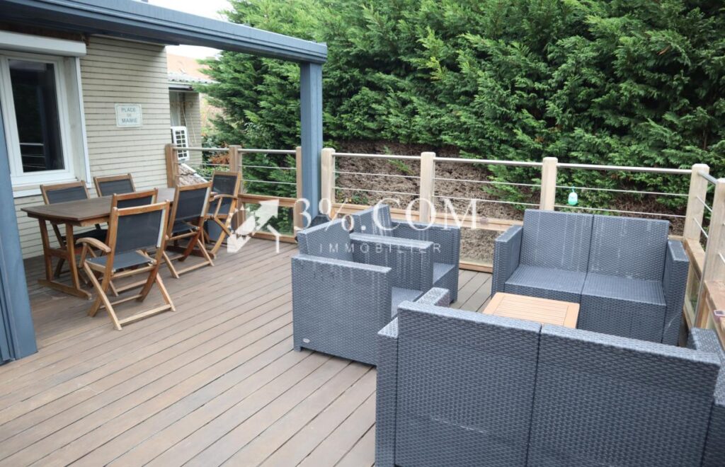 Maison 4 chambres, jardin, garages – 6 pièces – 4 chambres – 141 m²