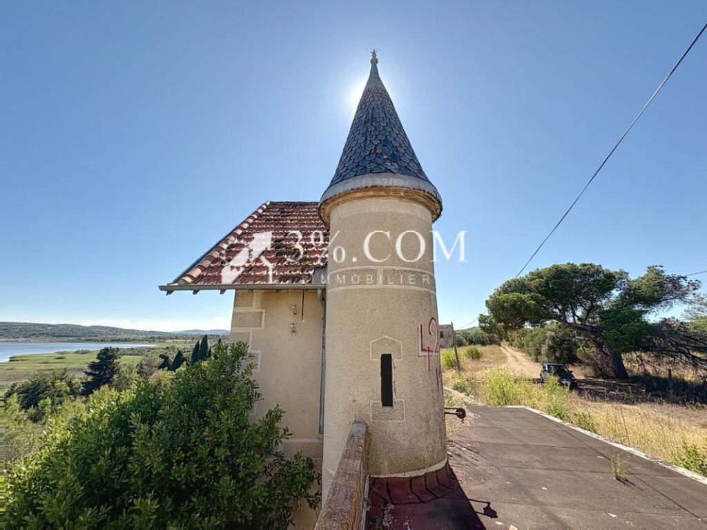 Grande propriété de 1.2 ha à rénover avec vue exceptionnelle – 12 pièces – 1 chambre – 195 m²