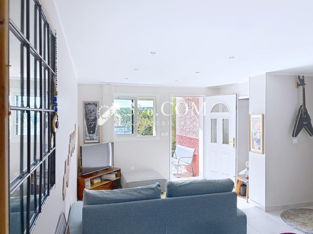 Villa contemporaine T5 de 100 m2 avec terrasse, jardin & pla – 6 pièces – 4 chambres – 100 m²