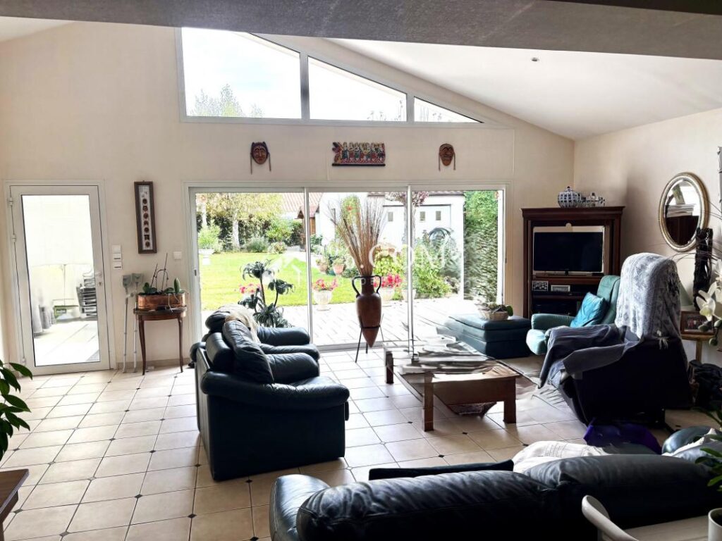 Villa Individuelle à Proximité de la plage des demoisselles – 5 pièces – 3 chambres – 125 m²