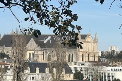 3%. COM IMMOBILIER À POITIERS – 7 pièces – 5 chambres – 281 m²