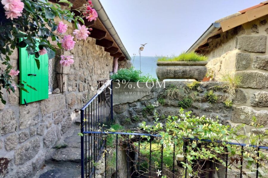 Maison à vendre à Saint genest lachamp