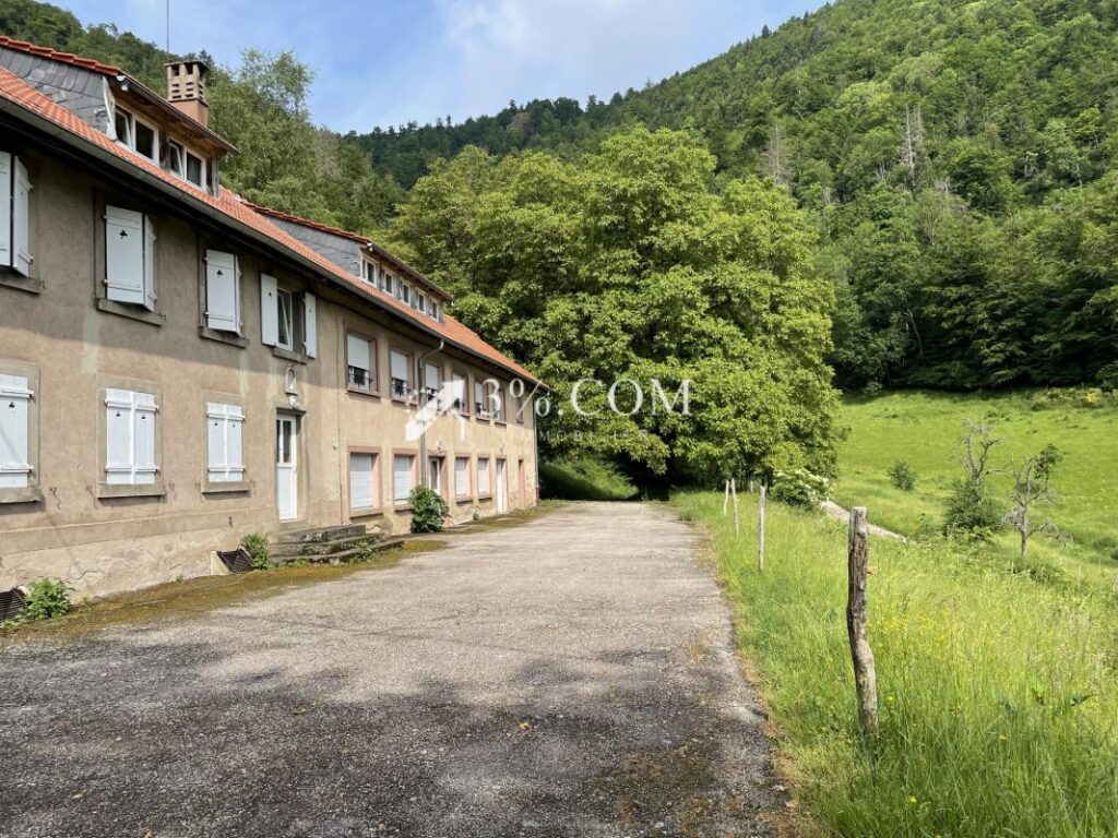 Maison gite dans un cadre naturel – 25 pièces – NR chambres – 630 m²