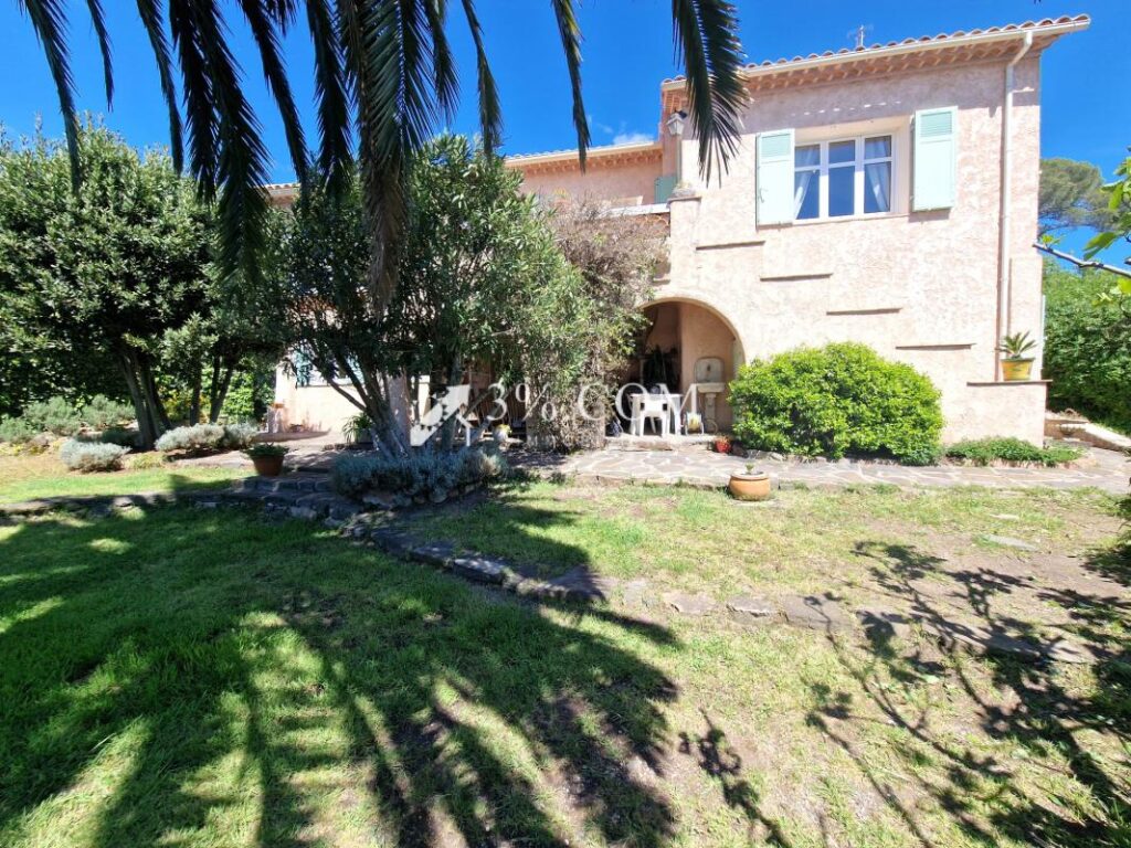 Villa Belle Epoque à Valescure – 6 pièces – 4 chambres – 160 m²