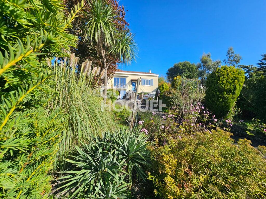 Maison atypique Mervent – 6 pièces – 4 chambres – 169 m²