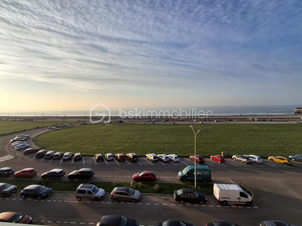 ***APPARTEMENT TRES BON ETAT FACE A LA MER AVEC BALCON DE TYPE F3 80M2 PARKING POSSIBLE DANS LA RESIDENCE*** – 4 pièces – 2 chambres – 78 m²