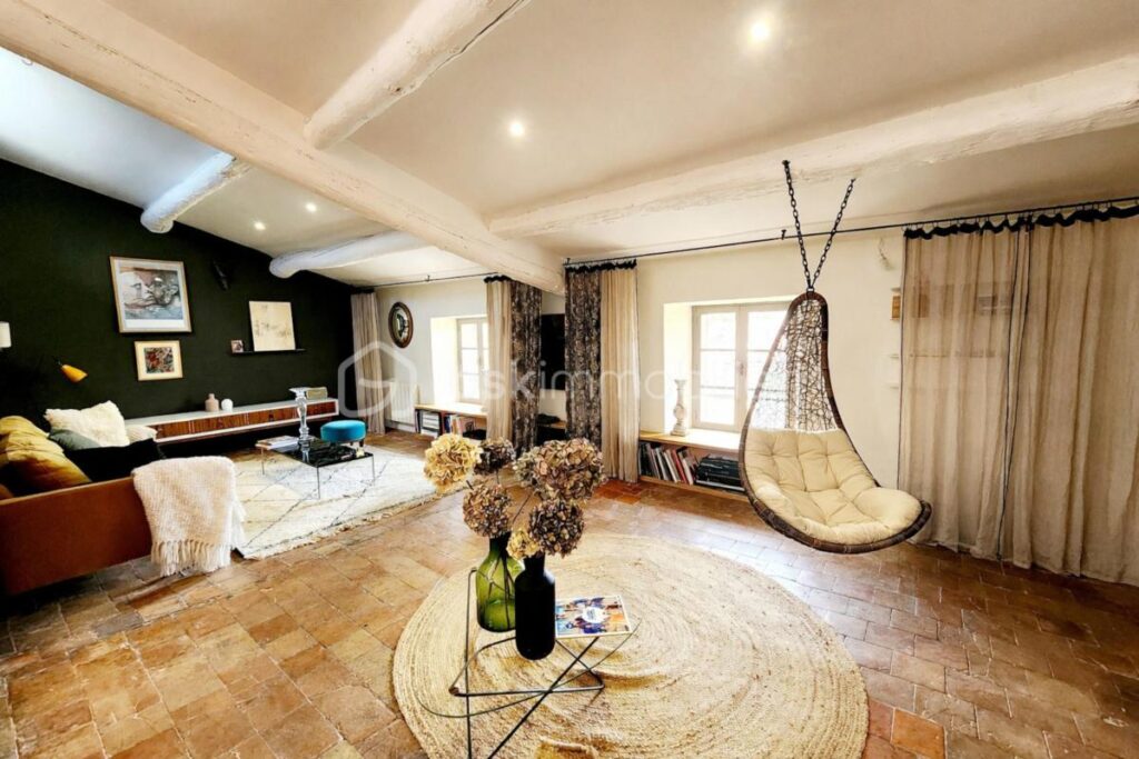 Bien d’exception au cœur du village prestigieux de Lourmarin – 5 pièces – 3 chambres – 130 m²