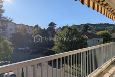 Appartement de type T4 transformé en T3 de 95 m2- Résidence sécurisée avec parc – 3 pièces – 2 chambres – 95 m²