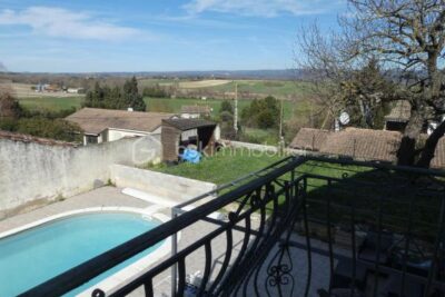 GRANDE MAISON DE VILLAGE AVEC JARDIN – 10 pièces – 6 chambres – 211 m²