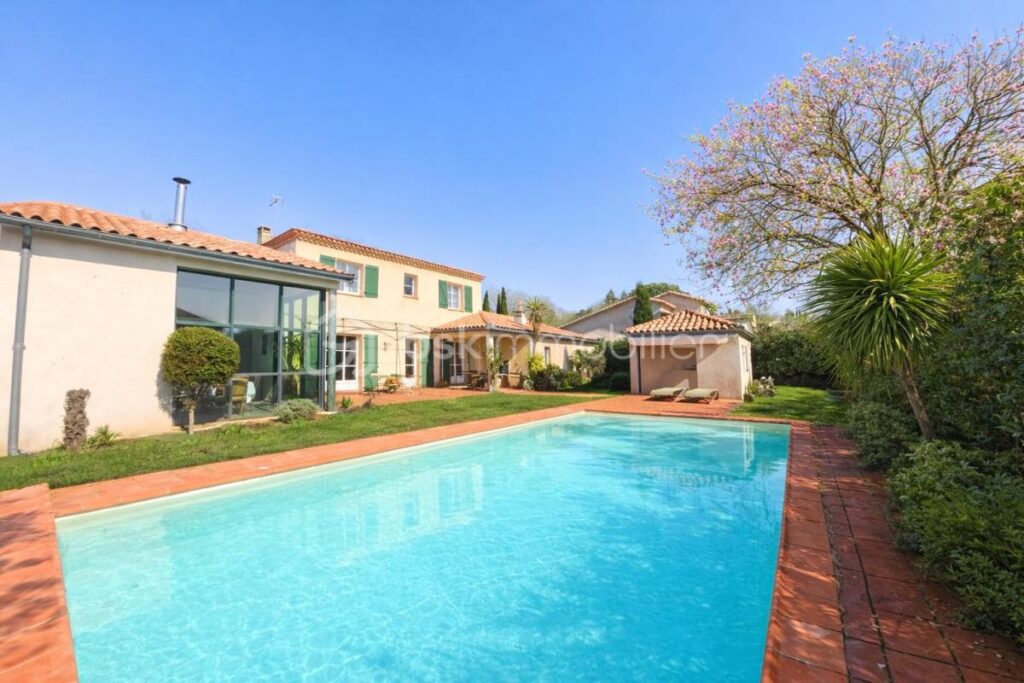 Magnifique villa avec piscine dans un quartier résidentiel de Labège – 8 pièces – 6 chambres – 210 m²