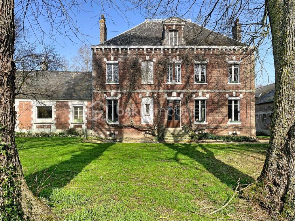 MAISON DE CARACTERE AVEC DEPENDANCE ET PARC ARBORE – 10 pièces – 6 chambres – 335 m²