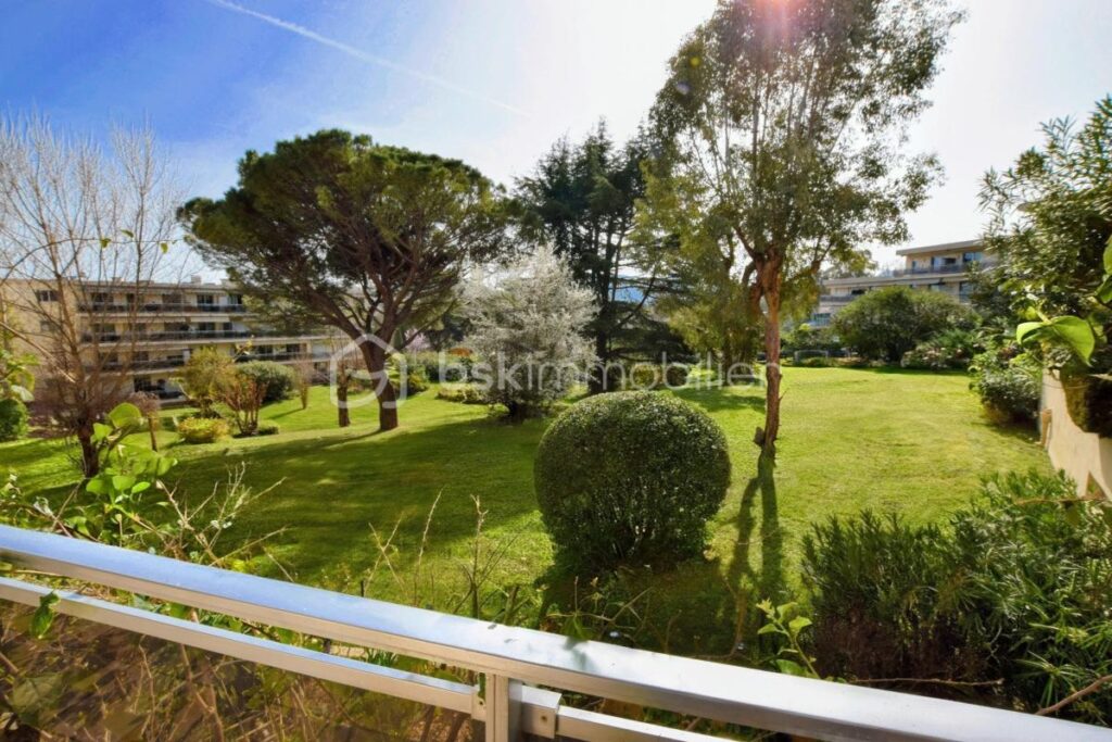 T3 71 m2 ,TERRASSE, GARAGE FERMÉ, CAVE, CENTRE VILLE – 3 pièces – 2 chambres – 71 m²