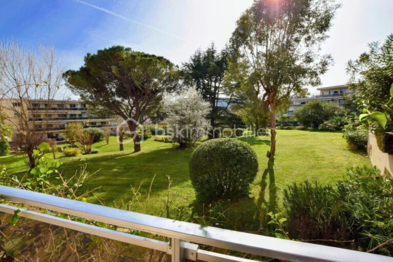 T3 71 m2 ,TERRASSE, GARAGE FERMÉ, CAVE, CENTRE VILLE – 3 pièces – 2 chambres – 71 m²