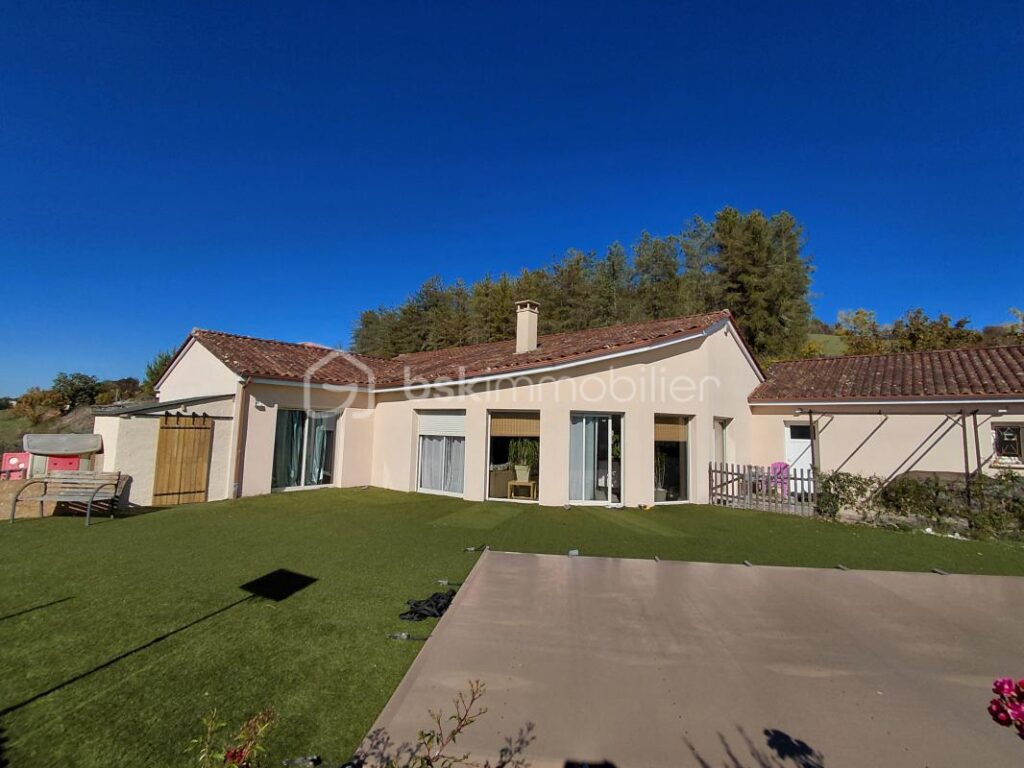 Superbe villa avec vue sur le château de GRIGNOLS – 7 pièces – 5 chambres – 210 m²