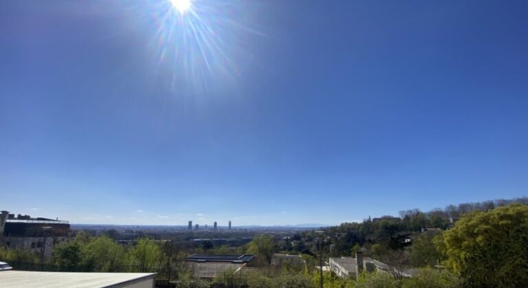 CALUIRE – 302 AVENUE ELIE VIGNAL – T1 de 33m² avec grand balcon – 1 pièce – NR chambres – 33 m²