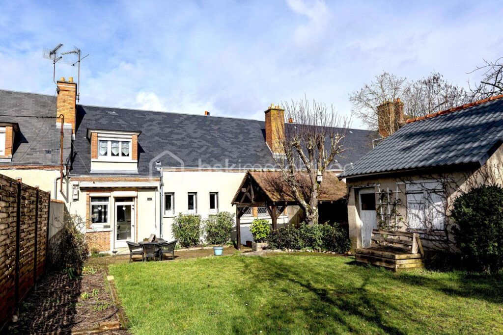 ✨ MAISON DE VILLE UNIQUE À SULLY-SUR-LOIRE – VUE EXCEPTIONNELLE SUR LA LOIRE✨ – 4 pièces – 3 chambres – 88 m²