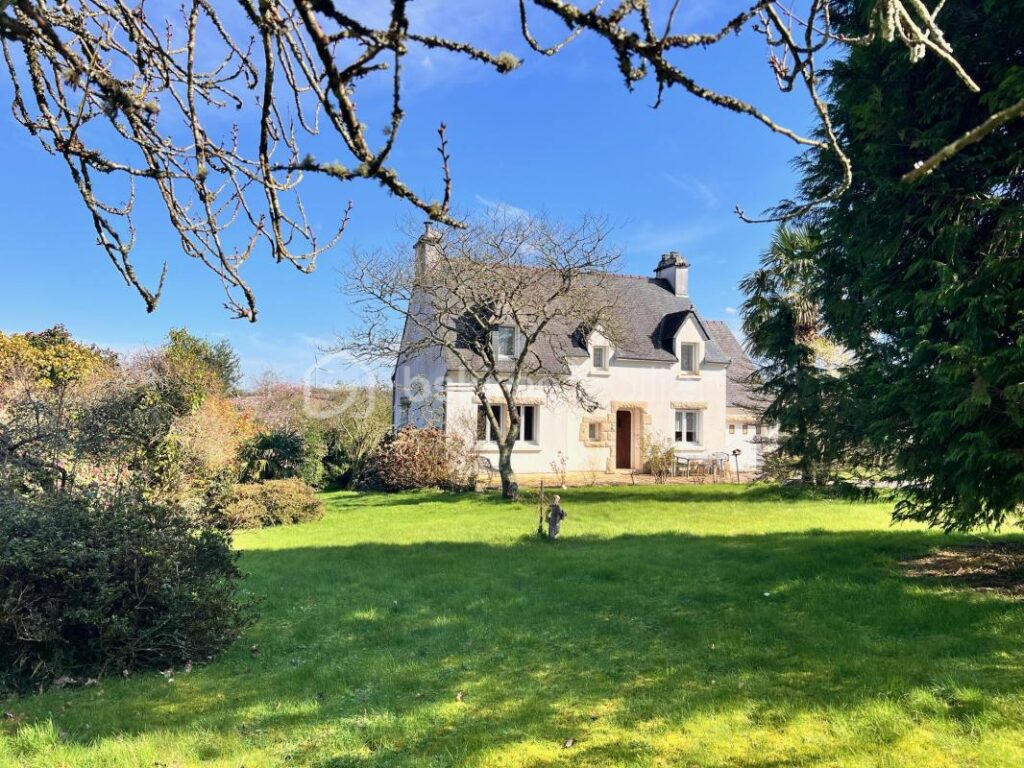 Maison au calme avec grand terrain, hangar et vue dégagée – 4 pièces – 3 chambres – 120 m²