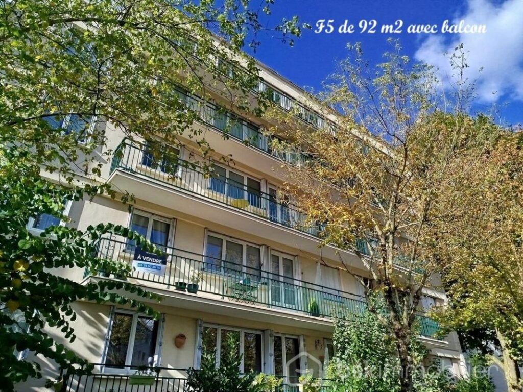 BEL APPARTEMENT IDEALEMENT SITUE – 5 pièces – 3 chambres – 92 m²