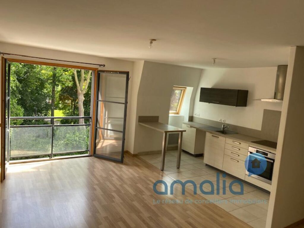 Appartement 3 pièces – 65m² dans résidence R+3 avec ascenseur, place de parking privative et cave – 3 pièces – 2 chambres – 65 m²