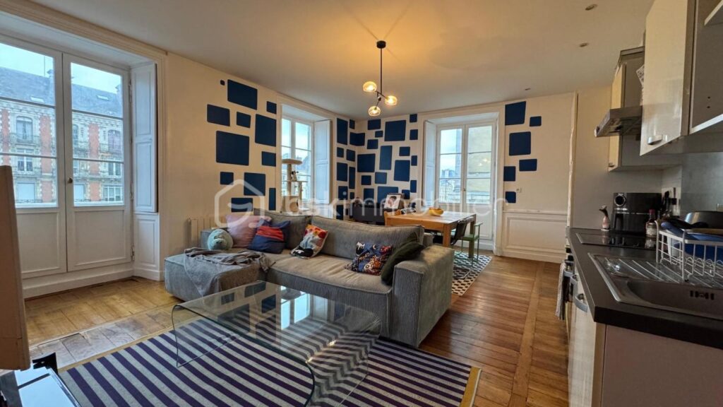 Bel appartement de caractère T2 – 57 m2 – Hyper Centre Ville de RENNES – 2 pièces – 1 chambre – 57 m²