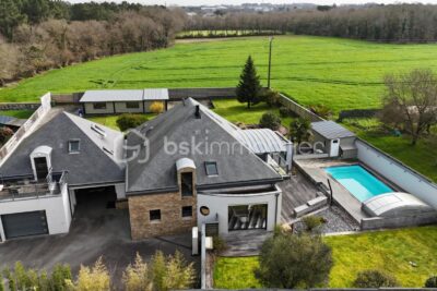 Maison contemporaine de 200 m² avec piscine et appartement indépendant – 10 pièces – 6 chambres – 270 m²