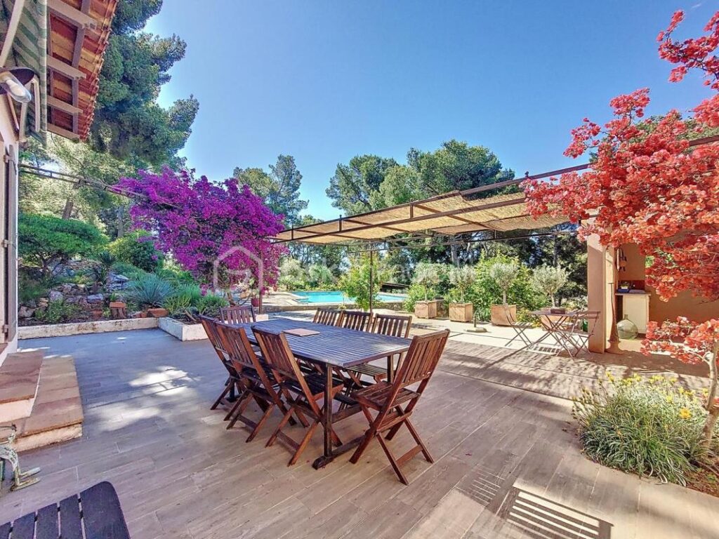 VILLA DE CARACTERE – 6 pièces – 5 chambres – 135 m²