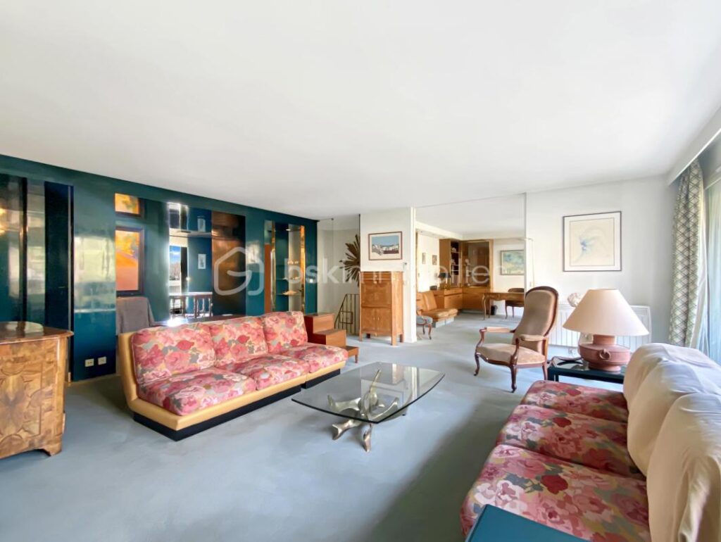 Duplex d’exception au cœur de la verdure – Terrasses, balcons, box – Ville-d’Avray – 5 pièces – 2 chambres – 155 m²