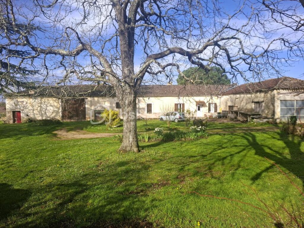 Corps de ferme en partie habitable – 500 m² sur terrain de 3000 m² – 6 pièces – 2 chambres – 109 m²