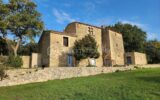 Bâtisse en pierres du 16ème siècle avec vue imprenable sur la Sainte-Victoire, proche de Lourmarin – 13 pièces – 6 chambres – 400 m²