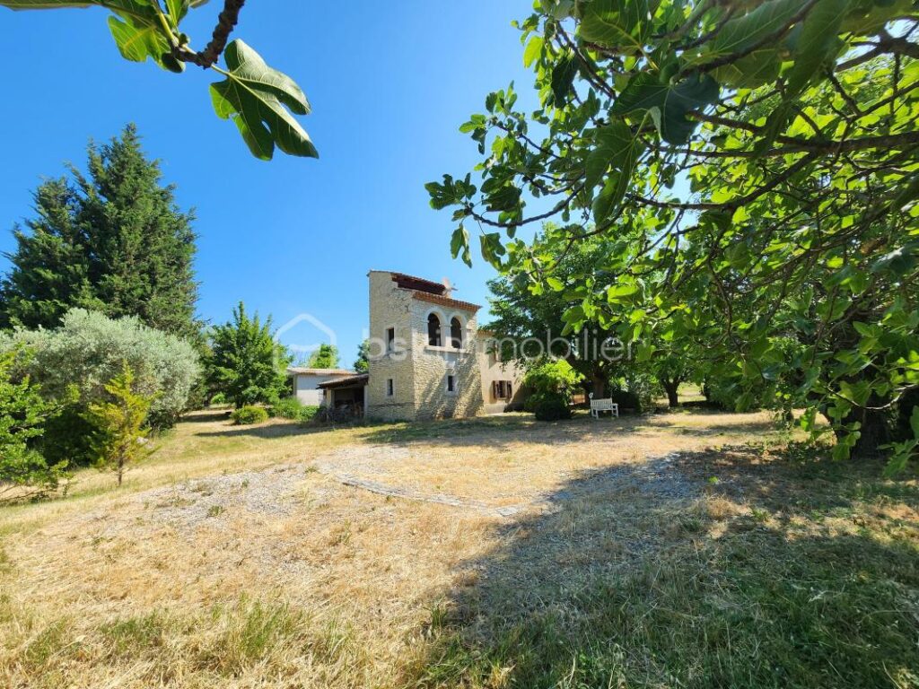 Mas Authentique au Cœur du Luberon sur plus de 2,7 hectares – 5 pièces – 3 chambres – 180 m²