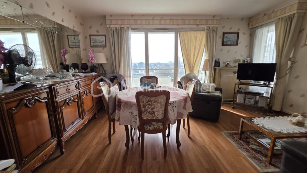 Appartement lumineux au cœur de la ville avec parking privé – 3 pièces – 2 chambres – 64 m²