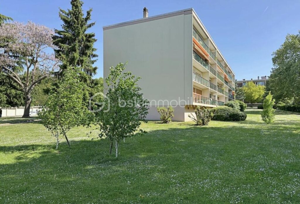 🌿 SOISY-SUR-SEINE (91450) – Appartement 3 pièces de 75 m² entièrement rénové – Résidence verdoyante et sécurisée – 3 pièces – 2 chambres – 75 m²