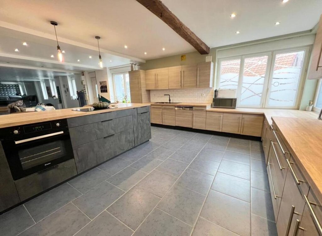 Maison individuelle, semi plain-pied, 5chambres, jardin, garage à TROISVILLES – 5 pièces – 4 chambres – 299 m²