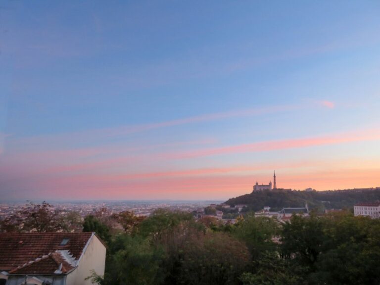 EXCLUSIVITÉ – BD DE LA CROIX-ROUSSE – Vue imprenable sur LYON pour ce T4 de 115m² à rénover – 4 pièces – 3 chambres – 115 m²