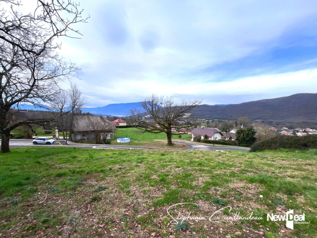 TERRAIN DE 825 m² VIABILISÉ À GRÉSY SUR AIX – NR pièces – NR chambres – 825 m²