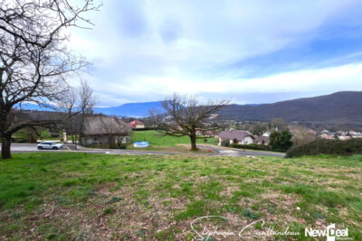 TERRAIN DE 825 m² VIABILISÉ À GRÉSY SUR AIX – NR pièces – NR chambres – 825 m²