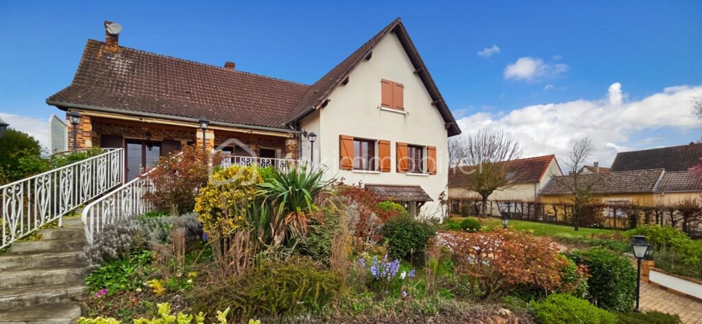 Idéalement située, belle maison familial dans village attractif – 8 pièces – 4 chambres – 198 m²