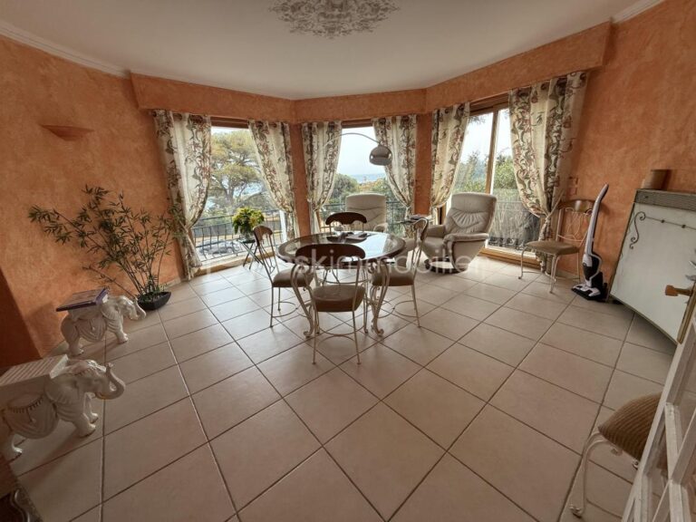 Maison Appartement – 4 pièces – 3 chambres – 110 m²