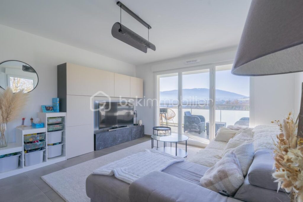 Poisy – Brassilly | T3 récent avec terrasse et vue dégagée – 3 pièces – 2 chambres – 66 m²