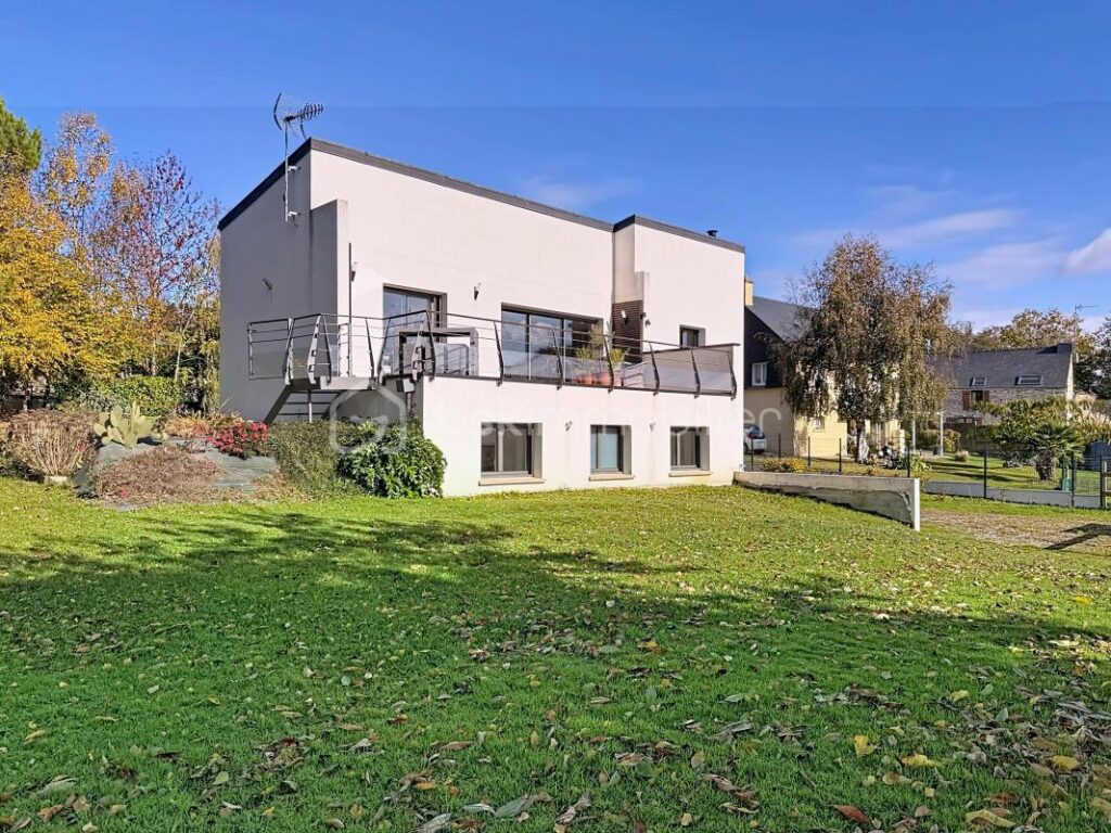 Maison contemporaine 136 m² – terrain 4 000 m² – grand séjour 60 m² – 10 min Redon – 5 pièces – 3 chambres – 136 m²
