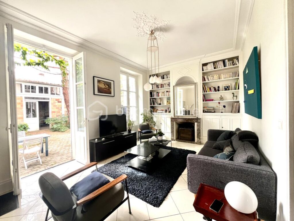 Maison bourgeoise au centre ville d’Etampes – 7 pièces – 6 chambres – 200 m²