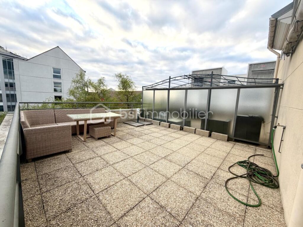 EN EXCLUSIVITÉ – DUPLEX AVEC GRANDE TERRASSE ET DOUBLE GARAGE – 4 pièces – 3 chambres – 77 m²