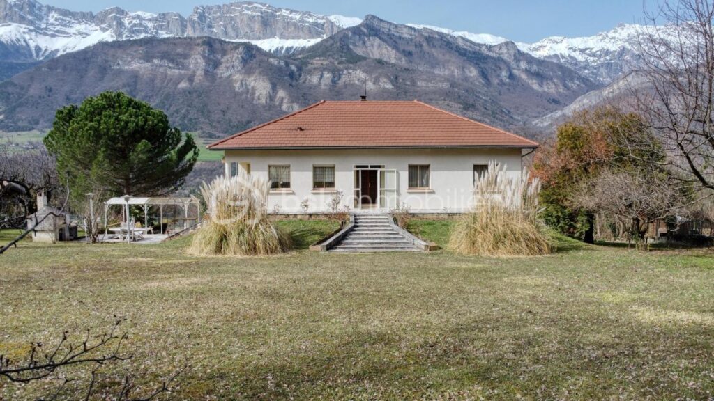 Maison individuelle 146 m² – 5 pièces – 3 chambres – 146 m²