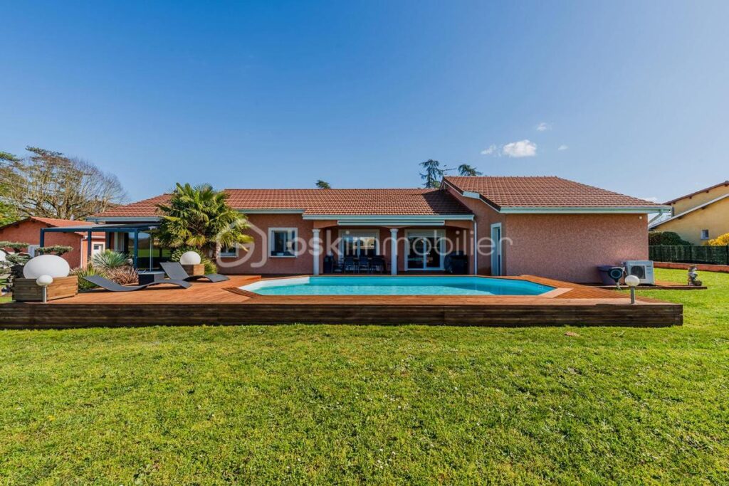 RARE MAISON PLAIN PIED DOUBLE GARAGE PISCINE SPA ET HAMMAM – 7 pièces – 4 chambres – 190 m²