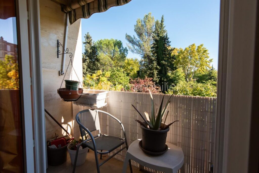 Appartement T3/4 lumineux, confortable et avec parking, très proche du centre historique d’AIX EN PROVENCE. A DECOUVRIR SANS TARDER! – 3 pièces – 2 chambres – 76 m²