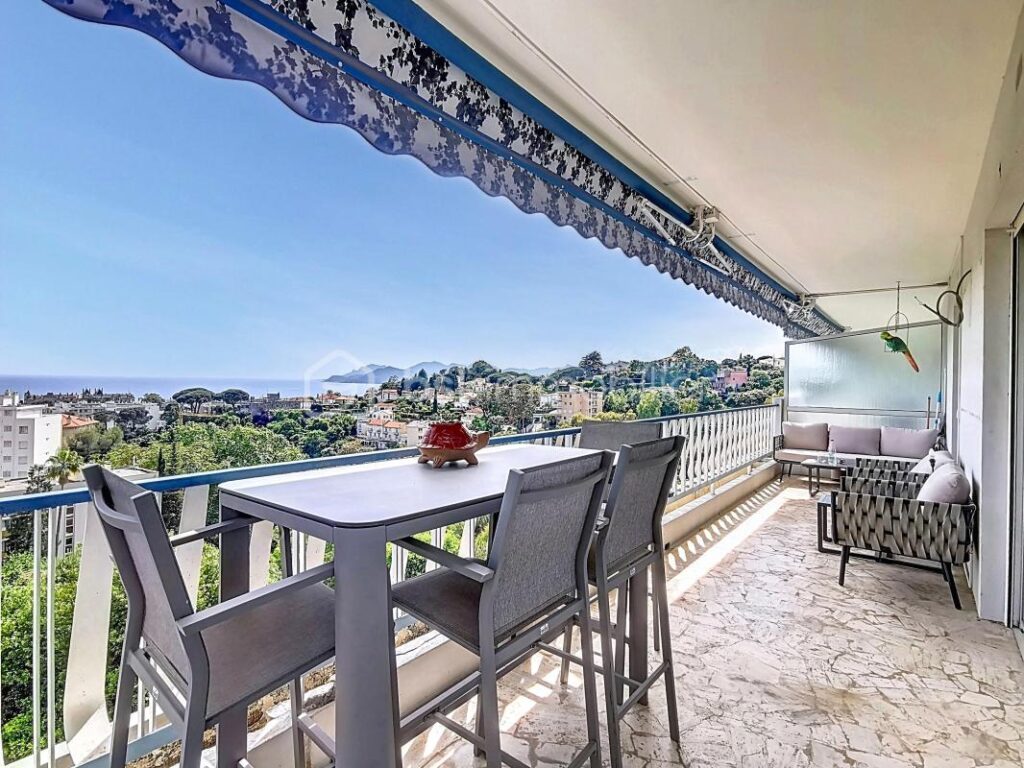 CANNES Stanislas – APPARTEMENT RÉNOVÉ 95M² AVEC VUE MER – DOUBLE GARAGE – 3 pièces – 2 chambres – 94 m²