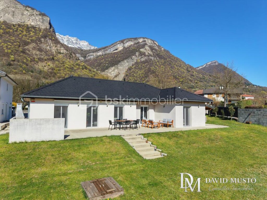 Maison Plain-Pied Lumbin – 5 pièces – 3 chambres – 108 m²