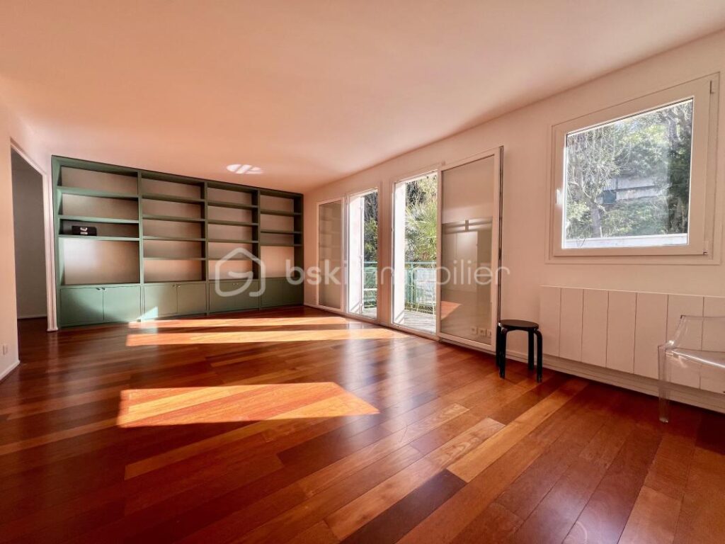 T4 en duplex avec 3 chambres lumineux de 96 m2 – 4 pièces – 3 chambres – 95 m²